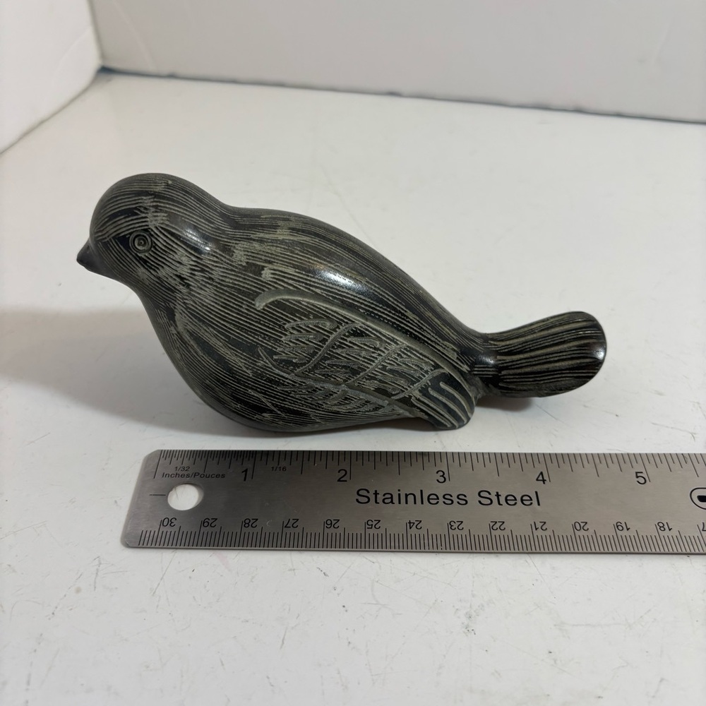 Vintage hand carved etched black soapstone‎ bird decoration - Picture 8 of 8